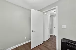 1905 Camberly Dr, Lyndhurst, OH 44124 - Photo 17