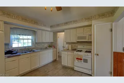 63075 Ridgewood Drive, Cambridge, OH 43725 - Photo 9