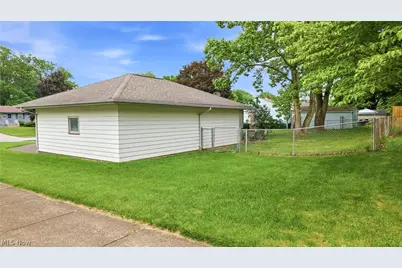 3195 Sunnybrooke Drive, Youngstown, OH 44511 - Photo 29