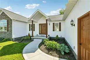 533 E Lakewood Dr, Canal Fulton, OH 44614 - Photo 3