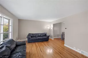 34600 W Sharondale Dr, Solon, OH 44139 - Photo 3