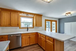 1704 Plymouth Knoll Ave NW, Massillon, OH 44646 - Photo 9