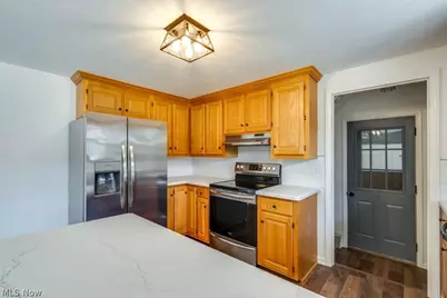 1704 Plymouth Knoll Avenue NW, Massillon, OH 44646 - Photo 11