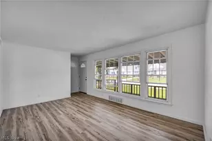 424 E 308th St, Willowick, OH 44095 - Photo 11