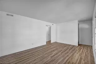 424 E 308th St, Willowick, OH 44095 - Photo 13