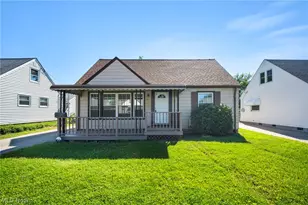 424 E 308th St, Willowick, OH 44095 - Photo 3