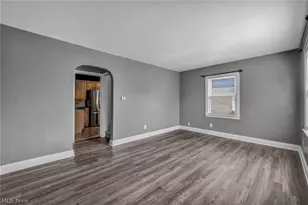 208 Longfellow St, Elyria, OH 44035 - Photo 9