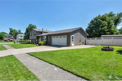 127 Edgefield Drive, Elyria, OH 44035 - Photo 5