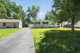 1239 E 332nd St, Eastlake, OH 44095 - Photo 3