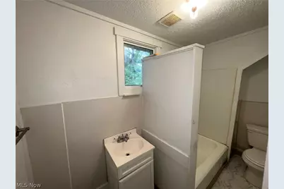 1409 Curtis Street, Akron, OH 44301 - Photo 9