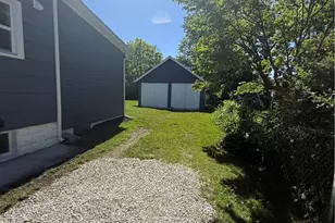586 Brittain Rd, Akron, OH 44305 - Photo 3