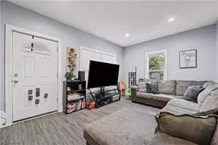 761 Carlysle St, Akron, OH 44310 - Photo 3