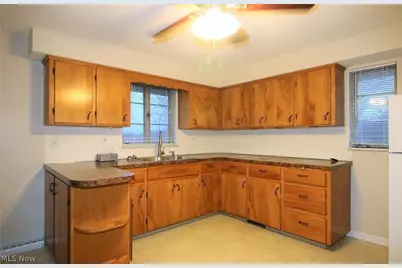 617 E Robinson Avenue, Barberton, OH 44203 - Photo 7