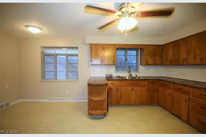 617 E Robinson Avenue, Barberton, OH 44203 - Photo 9