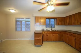 617 E Robinson Ave, Barberton, OH 44203 - Photo 9