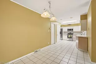 189 Pembroke Rd, Akron, OH 44333 - Photo 15