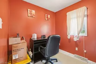 189 Pembroke Rd, Akron, OH 44333 - Photo 17