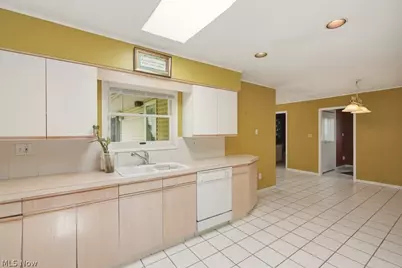 189 Pembroke Road, Akron, OH 44333 - Photo 13