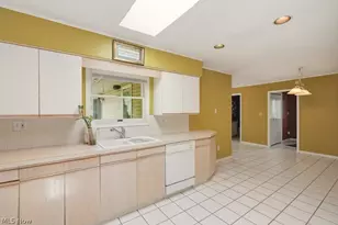189 Pembroke Rd, Akron, OH 44333 - Photo 13
