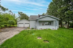 1953 Lawn Ave, Lowellville, OH 44436 - Photo 3