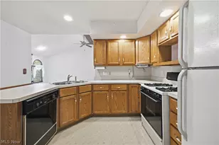 204 Colonial Dr, Canfield, OH 44406 - Photo 9