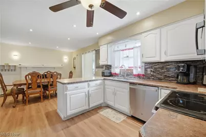 4647 Beverly Avenue NE, Canton, OH 44714 - Photo 9