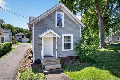 1303 Tremont Avenue SW, Massillon, OH 44647 - Photo 1