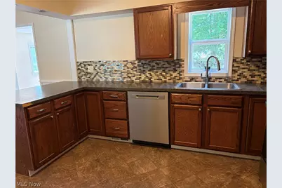 815 S Nearing Circle, Geneva, OH 44041 - Photo 7