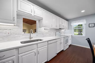 33161 Lake Road, Avon Lake, OH 44012 - Photo 17