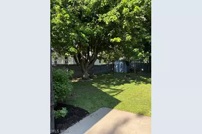 225 29th Street NW, Barberton, OH 44203 - Photo 3