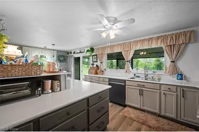 2506 Valley View Drive, Belpre, OH 45714 - Photo 9
