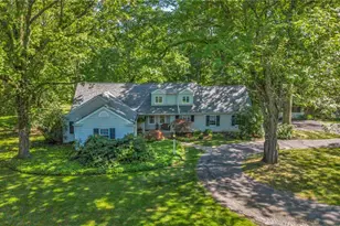 1176 Meadow Spur Dr, Akron, OH 44333 - Photo 3