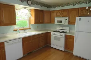 34042 Luanne Dr, North Ridgeville, OH 44039 - Photo 7