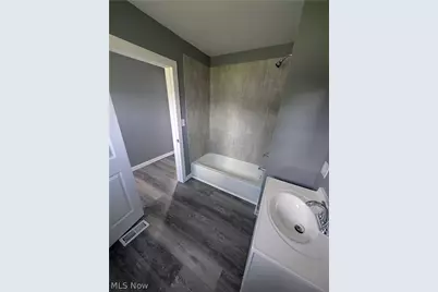 969 Washington Avenue, Lorain, OH 44052 - Photo 9