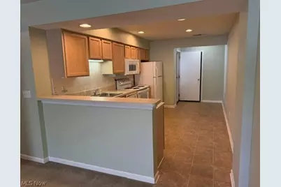 1402 Willow Brook Drive NE, Warren, OH 44483 - Photo 7