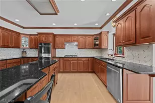 298 Village Dr, Grandview Heights, OH 44147 - Photo 15