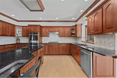 298 Village Drive, Grandview Heights, OH 44147 - Photo 15