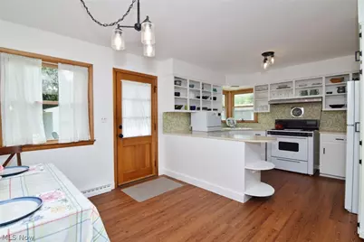 906 Davis Avenue, Cuyahoga Falls, OH 44221 - Photo 7
