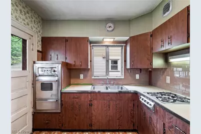 2077 Wyandotte Avenue, Oakwood, OH 44107 - Photo 13