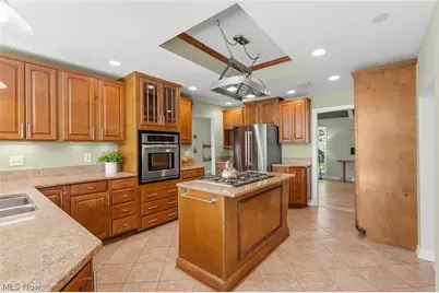 8662 Tanglewood Trail, Chagrin Falls, OH 44023 - Photo 11