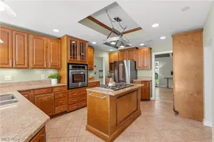 8662 Tanglewood Trail, Chagrin Falls, OH 44023 - Photo 11