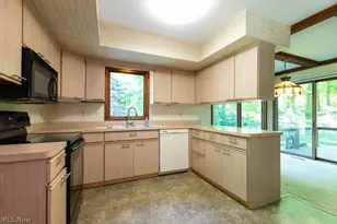 7360 Ledgewood Dr, Kirtland, OH 44094 - Photo 3