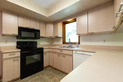 7360 Ledgewood Drive, Kirtland, OH 44094 - Photo 9