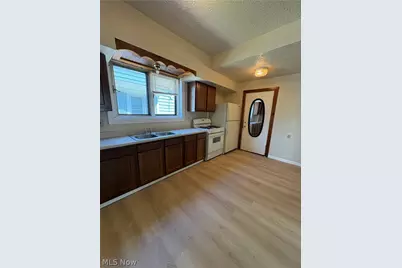 565 Brown Street, Akron, OH 44311 - Photo 3