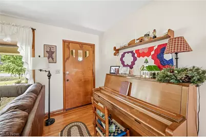 6127 Columbus Road NE, Louisville, OH 44641 - Photo 3