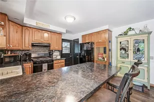 6127 Columbus Rd NE, Louisville, OH 44641 - Photo 9