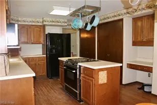 339 Country Club Blvd, Weirton, WV 26062 - Photo 7