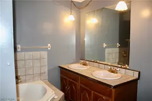 339 Country Club Blvd, Weirton, WV 26062 - Photo 17