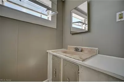 110 8th Street SW, New Philadelphia, OH 44663 - Photo 9
