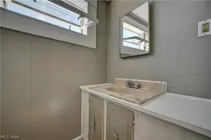 110 8th St SW, New Philadelphia, OH 44663 - Photo 9